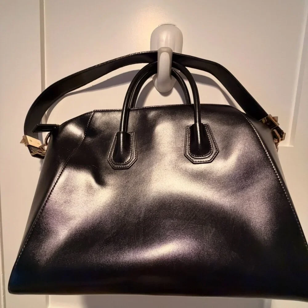 100% Authentic Antigona Medium Bag-Black with Gold Hardware - Picture 5 of 9